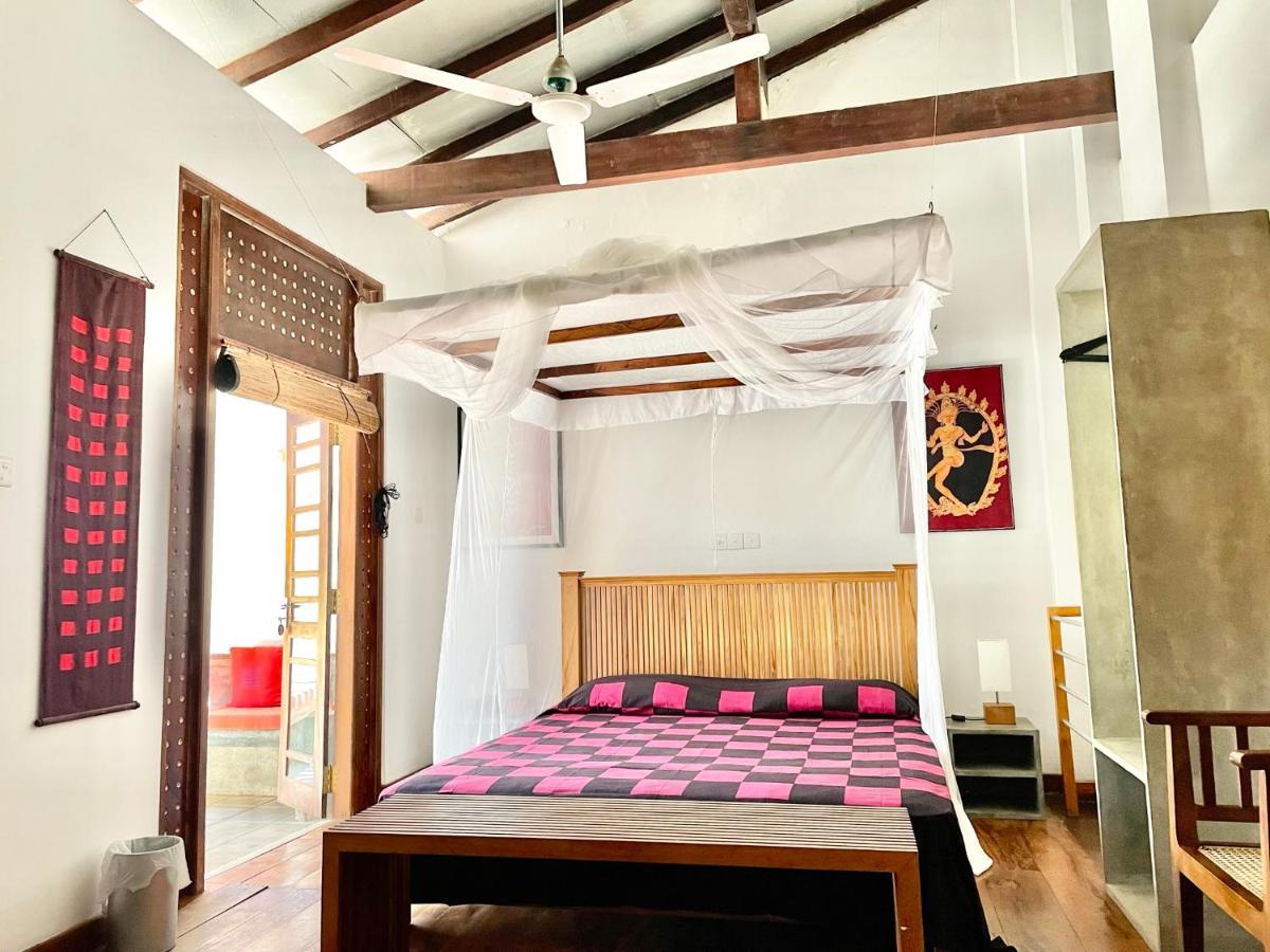 Isana Beach House Тангалле Екстер'єр фото