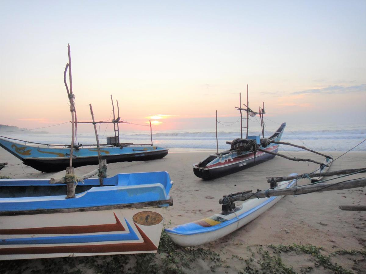 Isana Beach House Тангалле Екстер'єр фото